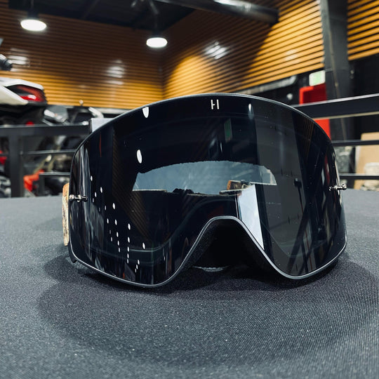 نظارات واقية، هيلز، تصميم إنفينيتي، حزام مموه، عدسات مغناطيسية دخانية، إطار رمادي، كل واحدة