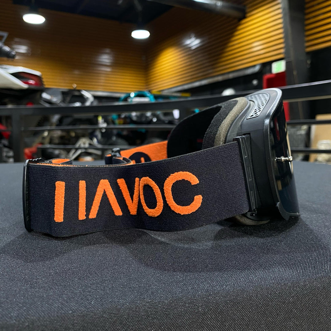 نظارات واقية، فانتوم، تصميم إنفينيتي، حزام برتقالي/أسود، عدسة مغناطيسية سوداء، إطار أسود، كل منها