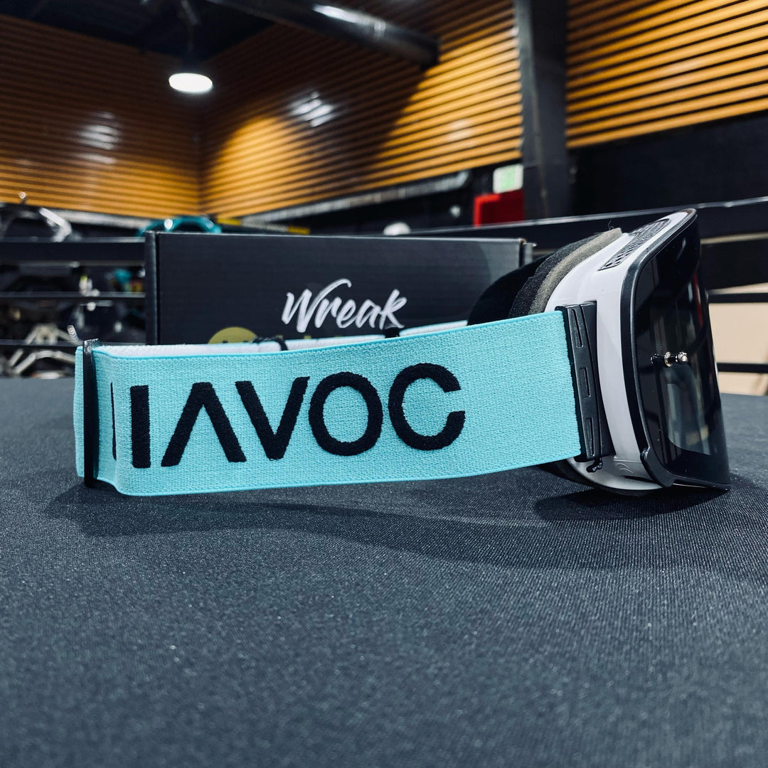 نظارات واقية، تيفاني، تصميم إنفينيتي، حزام أزرق/أسود، عدسات مغناطيسية دخانية، إطار أبيض، كل واحدة