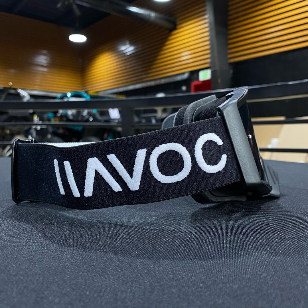 عدسات دومينو بيضاء / سوداء دخانية منحنية مسبقًا، لكل منها