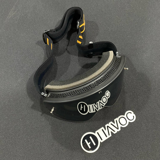 ساعة ريجال هيليوس بسوار ذهبي/أسود وعدسة دخانية وإطار ذهبي، لكل منها