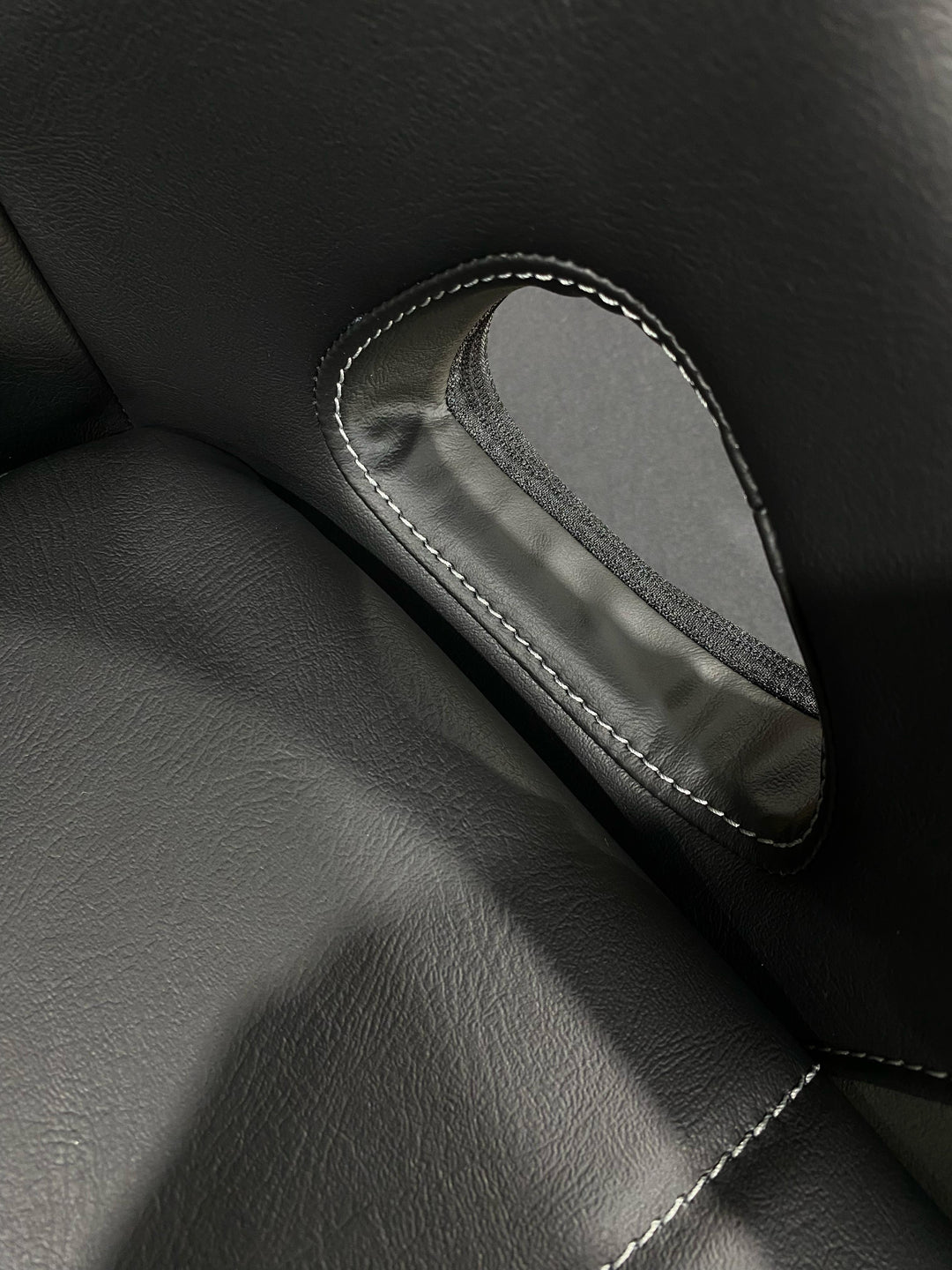 (PRP) (UTV28) Podium Elite Suspension Seat, PRP LOGO