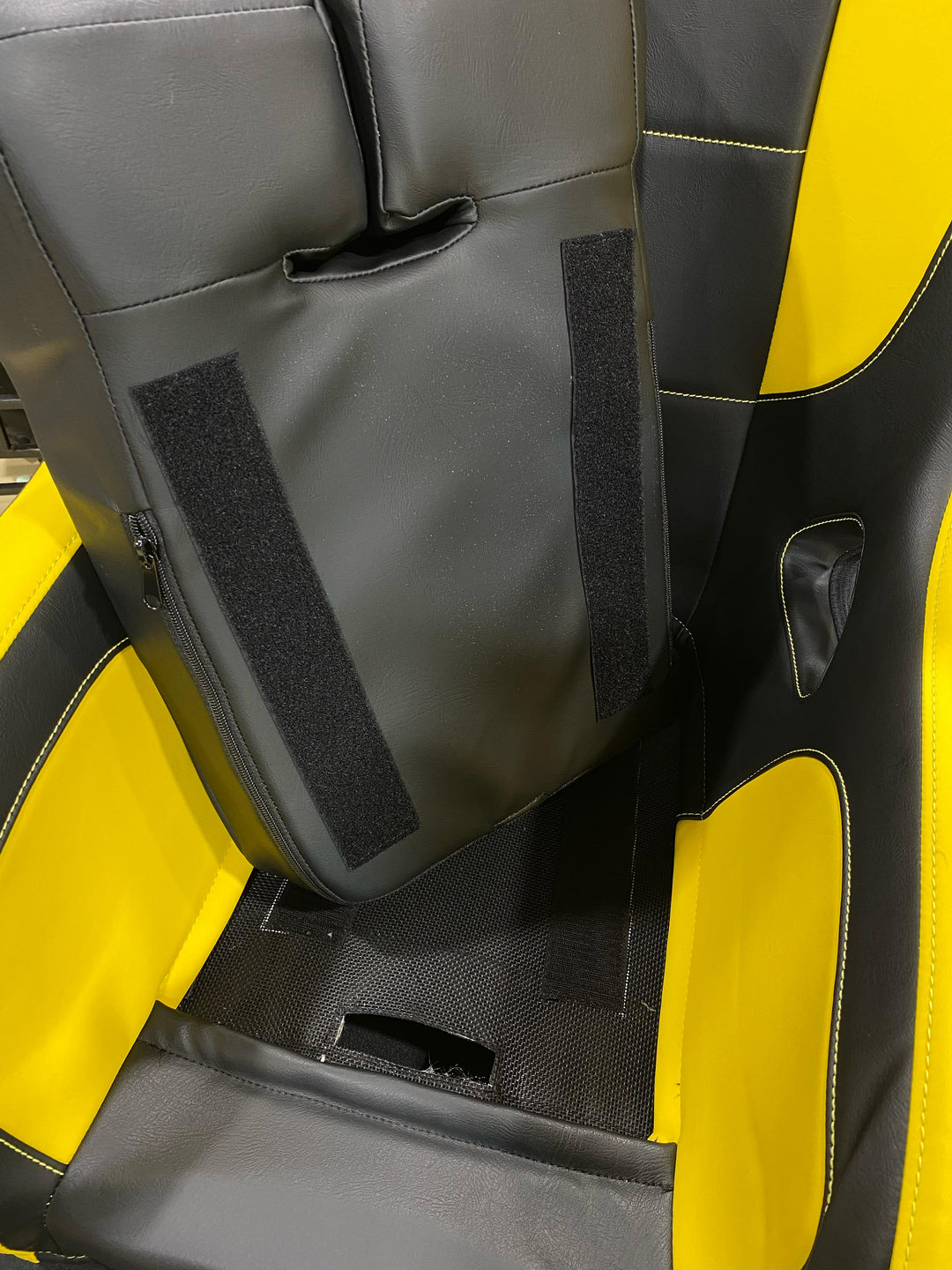 (PRP) (UTV28) Podium Elite Suspension Seat, PRP LOGO